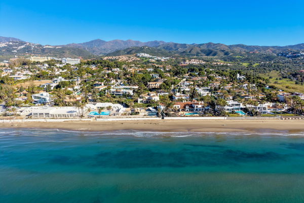 Beachside villa in Los Monteros Playa, Marbella