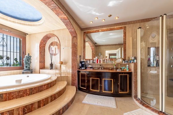 Beachside villa in Los Monteros Playa, Marbella
