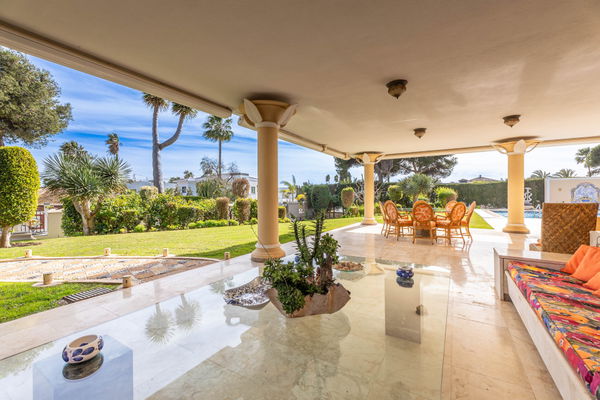 Beachside villa in Los Monteros Playa, Marbella