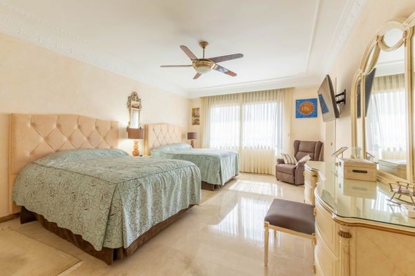 Beachside villa in Los Monteros Playa, Marbella