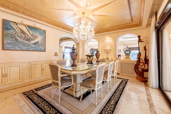 Beachside villa in Los Monteros Playa, Marbella