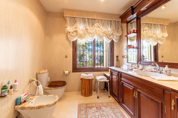 Beachside villa in Los Monteros Playa, Marbella