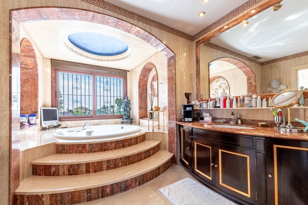Beachside villa in Los Monteros Playa, Marbella