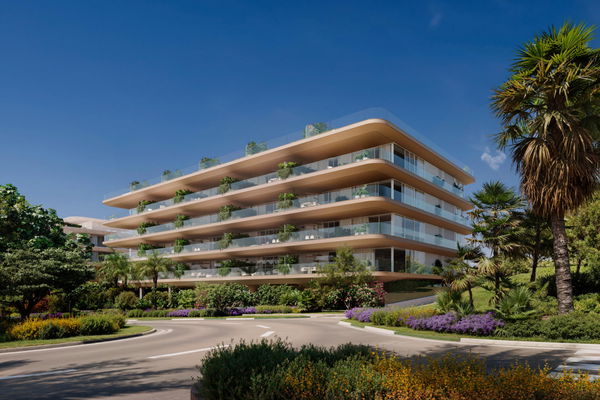 Contemporary three-bedroom penthouse with rooftop solarium and jacuzzi, Estepona