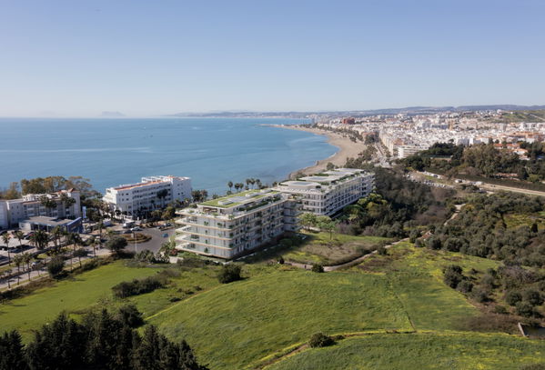 Contemporary three-bedroom apartment with sea views in an exclusive boutique development, Estepona