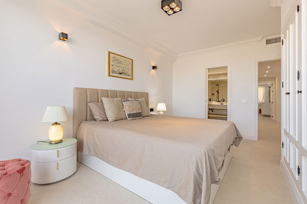 A Magna Marbella gem: two-bedroom apartment fully licensed with two parking and two storage rooms, Marbella