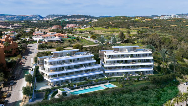 Contemporary ground floor apartment with private garden in Estepona