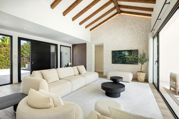 Sophisticated Mediterranean residence in a peaceful beachside setting in Cortijo Blanco, San Pedro de Alcántara