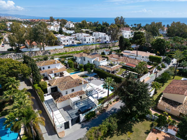 Sophisticated Mediterranean residence in a peaceful beachside setting in Cortijo Blanco, San Pedro de Alcántara