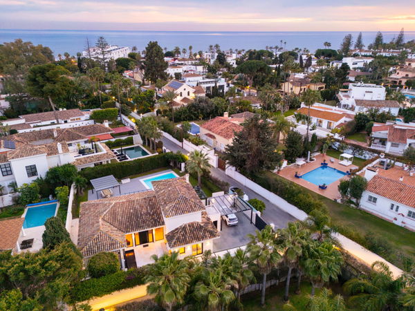 Sophisticated Mediterranean residence in a peaceful beachside setting in Cortijo Blanco, San Pedro de Alcántara