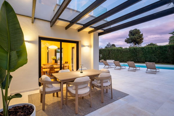 Sophisticated Mediterranean residence in a peaceful beachside setting in Cortijo Blanco, San Pedro de Alcántara