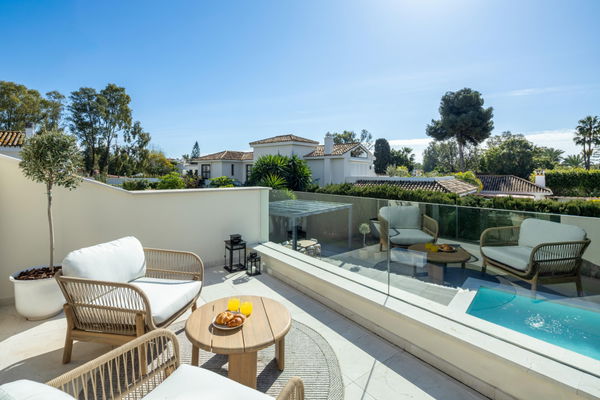 Sophisticated Mediterranean residence in a peaceful beachside setting in Cortijo Blanco, San Pedro de Alcántara