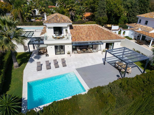 Sophisticated Mediterranean residence in a peaceful beachside setting in Cortijo Blanco, San Pedro de Alcántara