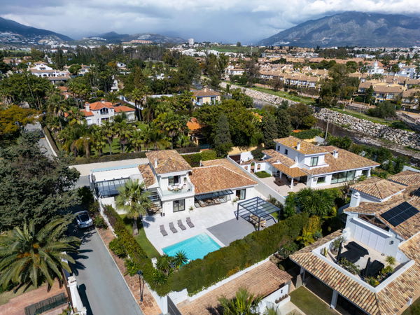 Sophisticated Mediterranean residence in a peaceful beachside setting in Cortijo Blanco, San Pedro de Alcántara