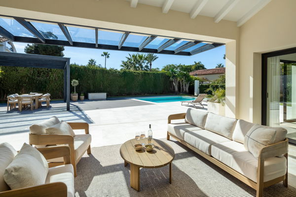 Sophisticated Mediterranean residence in a peaceful beachside setting in Cortijo Blanco, San Pedro de Alcántara