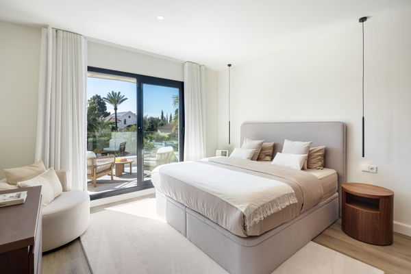 Sophisticated Mediterranean residence in a peaceful beachside setting in Cortijo Blanco, San Pedro de Alcántara