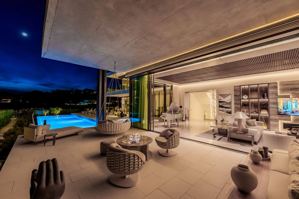 Prestigious hillside residence with panoramic sea and mountain views in La Quinta, Benahavis