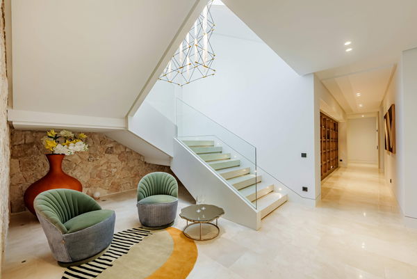Prestigious hillside residence with panoramic sea and mountain views in La Quinta, Benahavis
