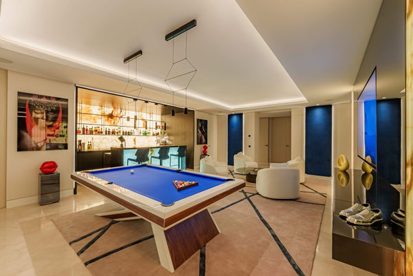 Prestigious hillside residence with panoramic sea and mountain views in La Quinta, Benahavis