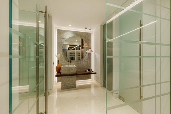 Prestigious hillside residence with panoramic sea and mountain views in La Quinta, Benahavis