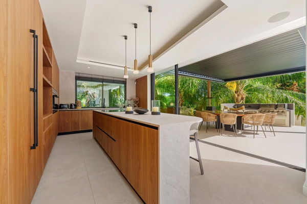 Sophisticated residence with private pool and tranquil setting in Las Chapas, Marbella East
