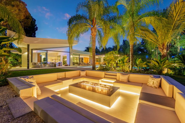 Sophisticated residence with private pool and tranquil setting in Las Chapas, Marbella East