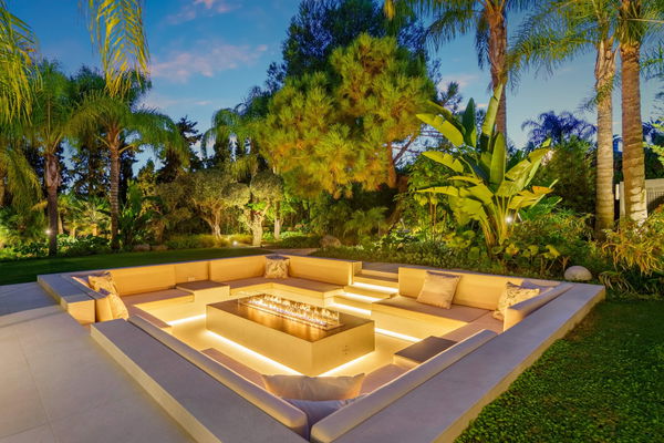 Sophisticated residence with private pool and tranquil setting in Las Chapas, Marbella East