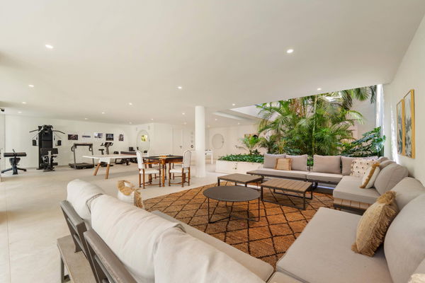Sophisticated residence with private pool and tranquil setting in Las Chapas, Marbella East