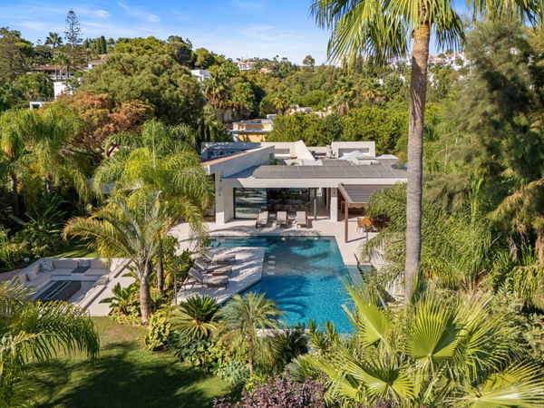 Sophisticated residence with private pool and tranquil setting in Las Chapas, Marbella East