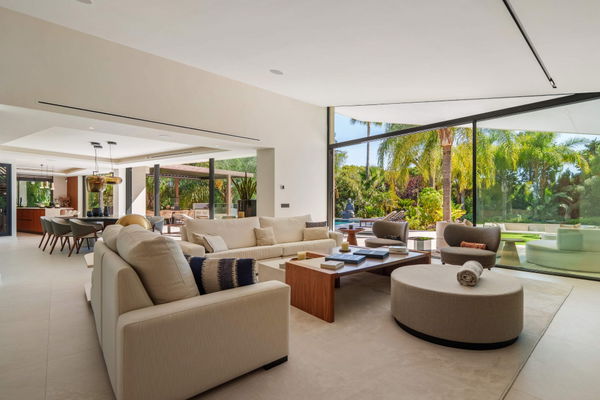 Sophisticated residence with private pool and tranquil setting in Las Chapas, Marbella East