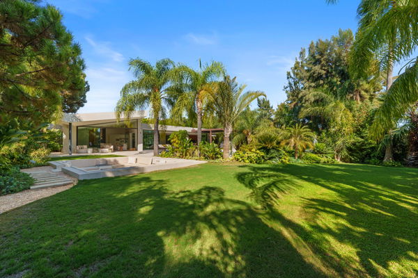 Sophisticated residence with private pool and tranquil setting in Las Chapas, Marbella East