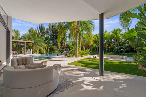 Sophisticated residence with private pool and tranquil setting in Las Chapas, Marbella East