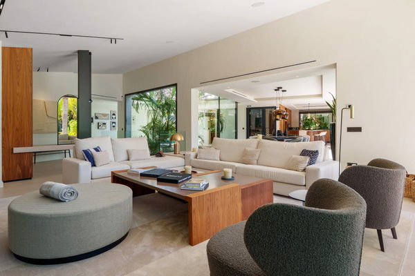 Sophisticated residence with private pool and tranquil setting in Las Chapas, Marbella East