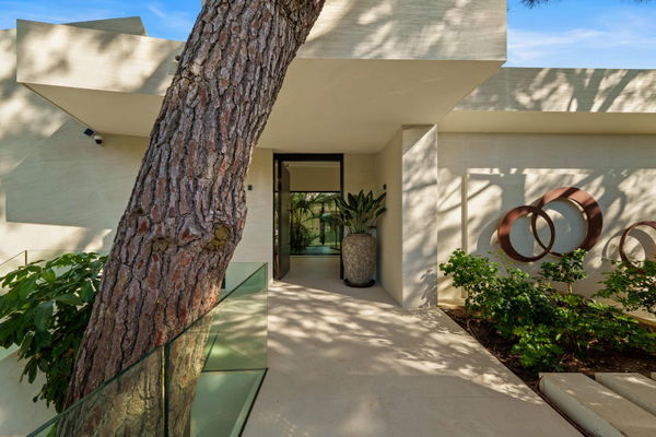 Sophisticated residence with private pool and tranquil setting in Las Chapas, Marbella East