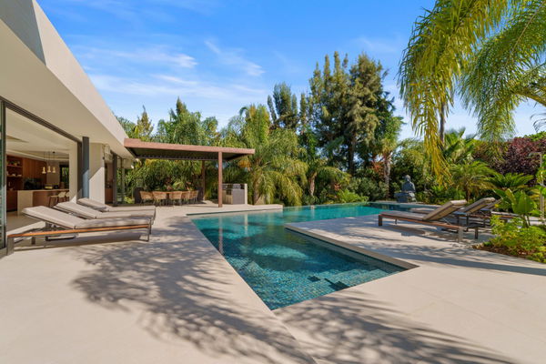 Sophisticated residence with private pool and tranquil setting in Las Chapas, Marbella East