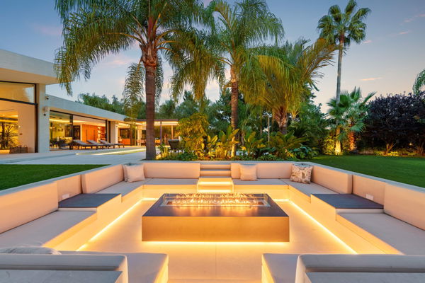 Sophisticated residence with private pool and tranquil setting in Las Chapas, Marbella East