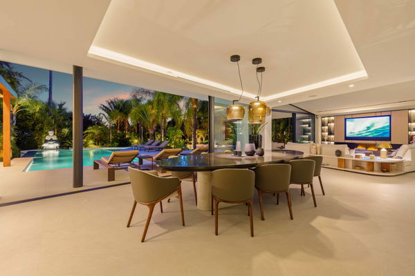Sophisticated residence with private pool and tranquil setting in Las Chapas, Marbella East