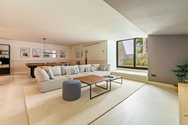 Sophisticated residence with private pool and tranquil setting in Las Chapas, Marbella East