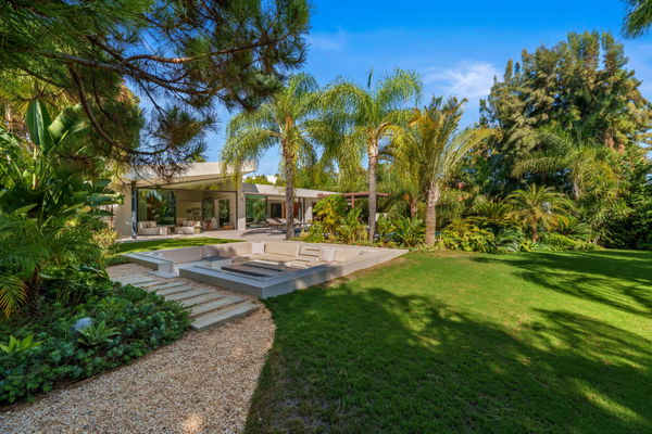 Sophisticated residence with private pool and tranquil setting in Las Chapas, Marbella East