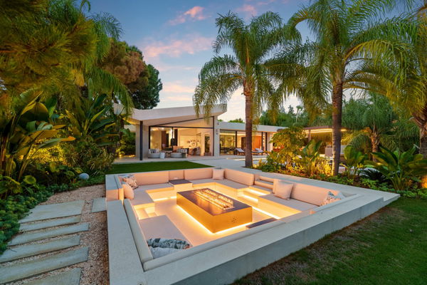Sophisticated residence with private pool and tranquil setting in Las Chapas, Marbella East