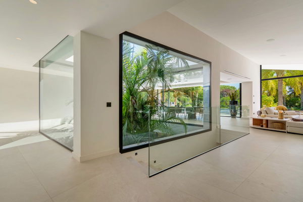 Sophisticated residence with private pool and tranquil setting in Las Chapas, Marbella East