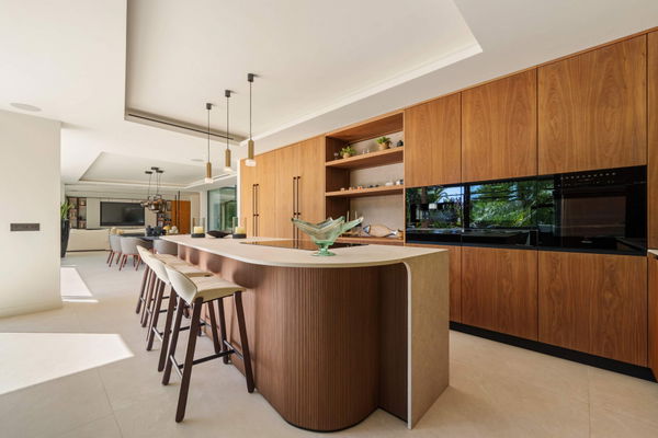 Sophisticated residence with private pool and tranquil setting in Las Chapas, Marbella East