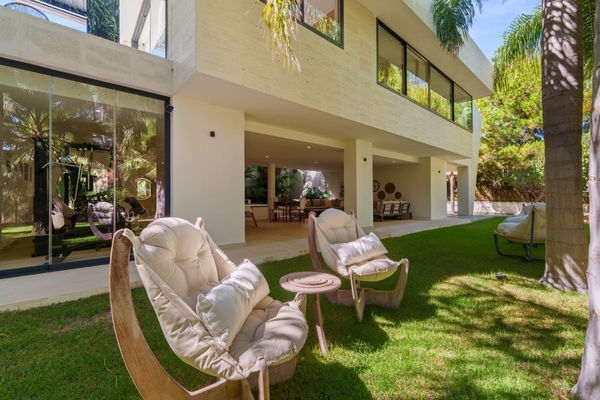 Sophisticated residence with private pool and tranquil setting in Las Chapas, Marbella East