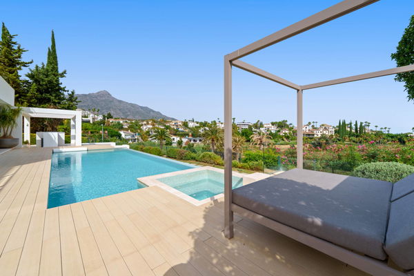 Modern frontline golf villa with panoramic views in the heart of the Golf Valley in Nueva Andalucía, Marbella