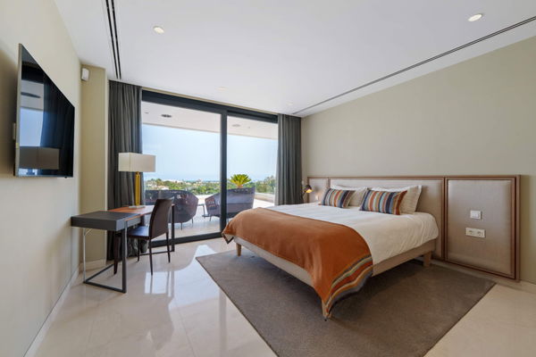 Modern frontline golf villa with panoramic views in the heart of the Golf Valley in Nueva Andalucía, Marbella