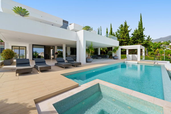 Modern frontline golf villa with panoramic views in the heart of the Golf Valley in Nueva Andalucía, Marbella
