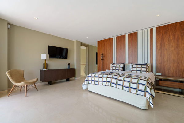 Modern frontline golf villa with panoramic views in the heart of the Golf Valley in Nueva Andalucía, Marbella