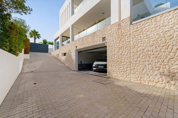 Modern frontline golf villa with panoramic views in the heart of the Golf Valley in Nueva Andalucía, Marbella