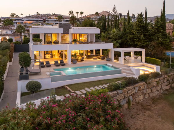 Modern frontline golf villa with panoramic views in the heart of the Golf Valley in Nueva Andalucía, Marbella