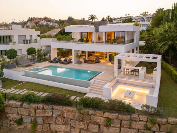 Modern frontline golf villa with panoramic views in the heart of the Golf Valley in Nueva Andalucía, Marbella